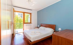 Cozy&Spacious Apt 2 Min Walk From The Tram Stop!