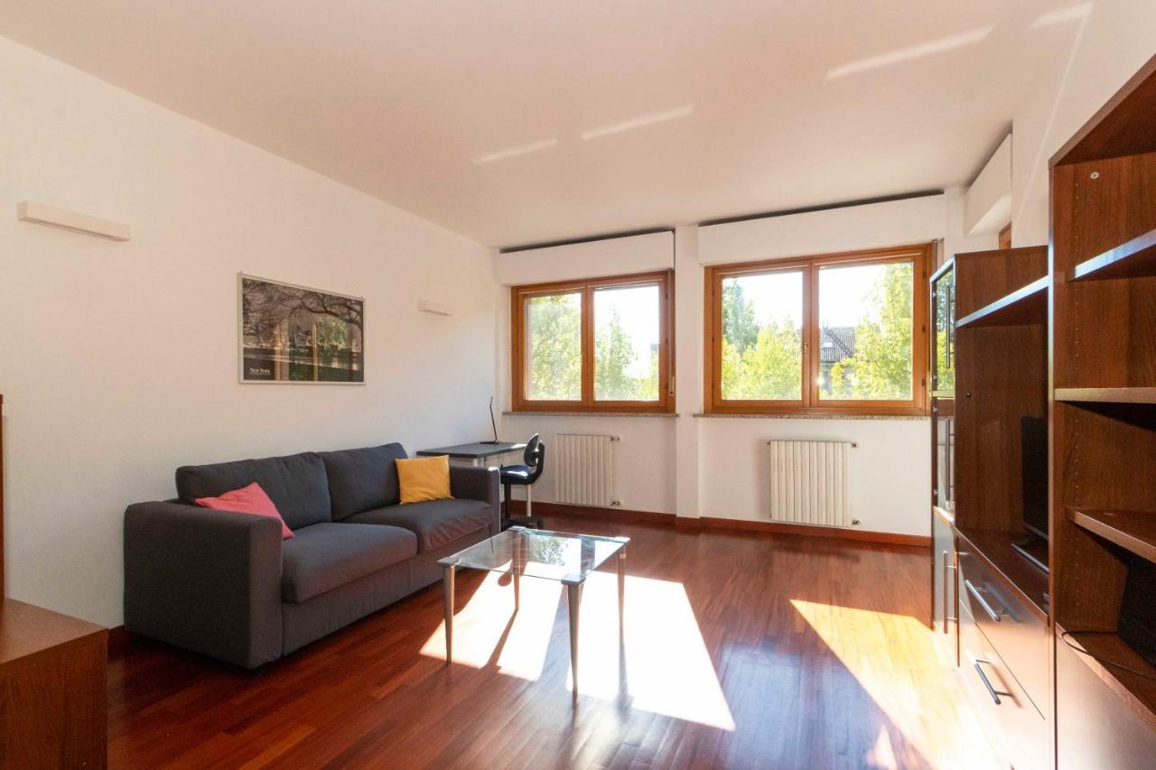 Appartamento Cozy&Spacious Apt 2 Min Walk From The Tram Stop! Torino Esterno foto