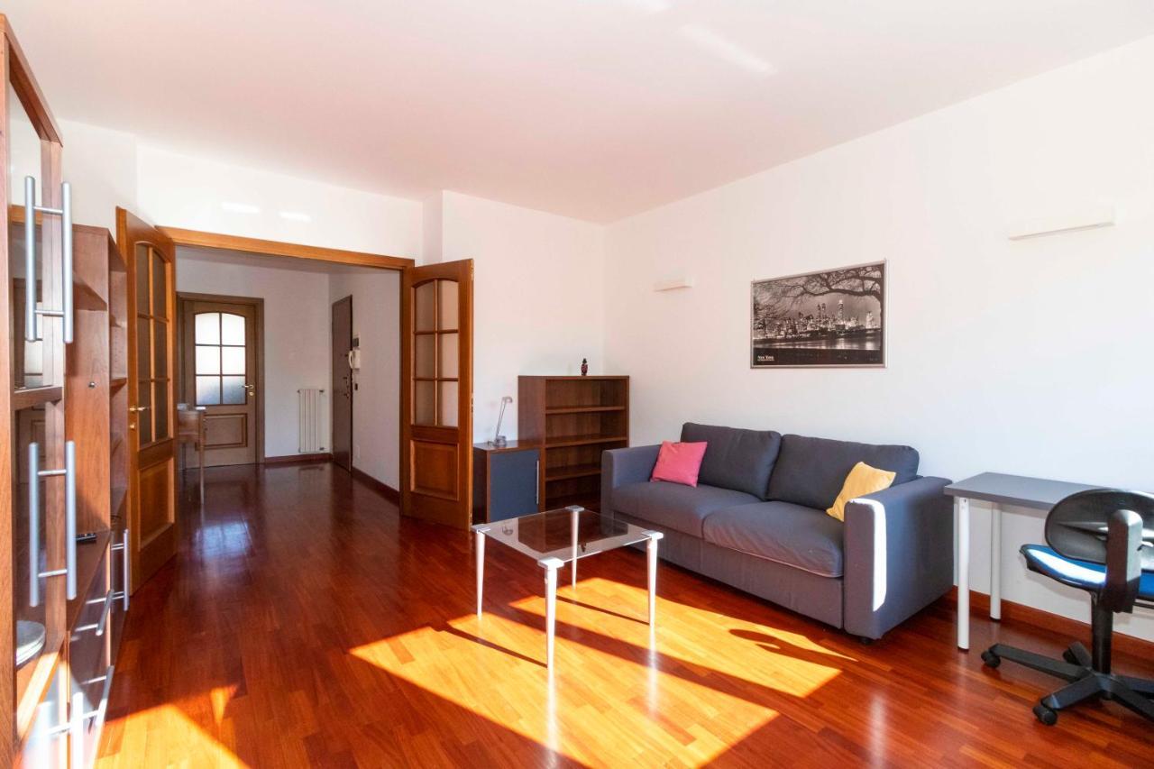 Appartamento Cozy&Spacious Apt 2 Min Walk From The Tram Stop! Torino Esterno foto