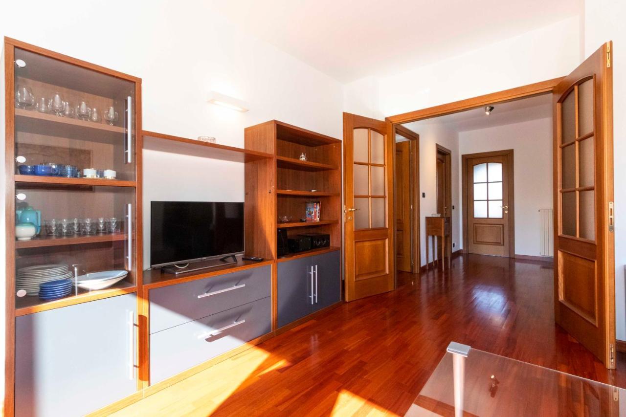 Appartamento Cozy&Spacious Apt 2 Min Walk From The Tram Stop! Torino Esterno foto