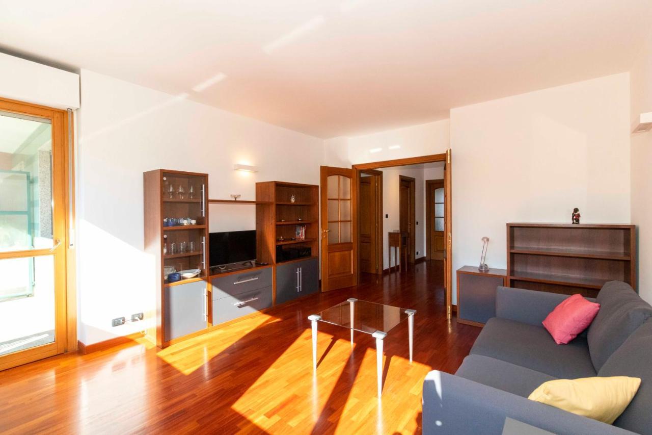 Appartamento Cozy&Spacious Apt 2 Min Walk From The Tram Stop! Torino Esterno foto
