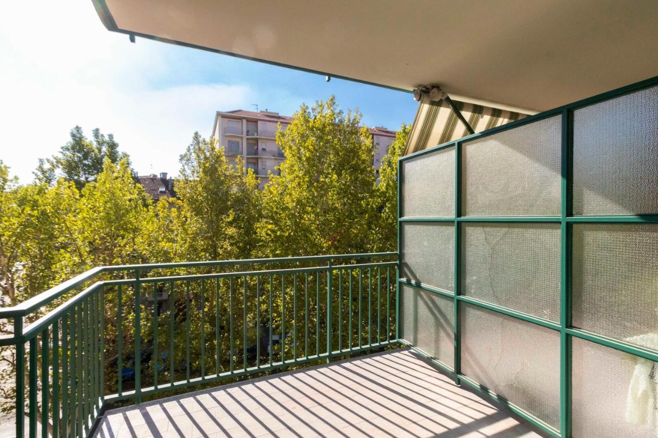 Appartamento Cozy&Spacious Apt 2 Min Walk From The Tram Stop! Torino Esterno foto